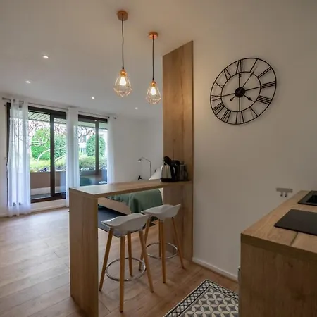 Urban Furnished Flat Apartment *